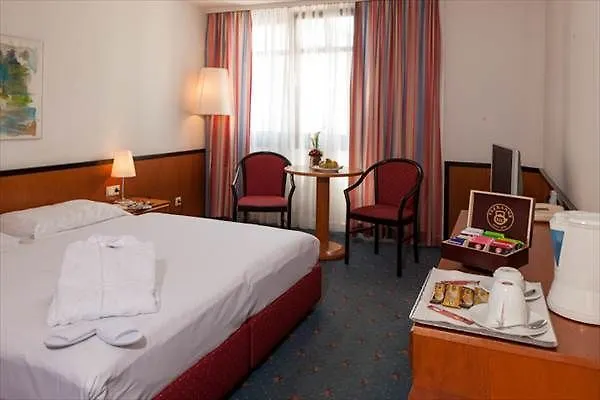 Austria Trend Hotel Favorita Vienna 4*,